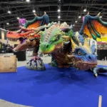 El Dragón de Pasto se alza como una de las obras más destacadas de SOFA 2025, creada por Muss Insuasti, maestro en Artes Visuales de la Universidad de Nariño y escultor del Carnaval de Negros y Blancos - Foto: Prensa Corferias