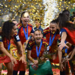La victoria también significó una revancha deportiva para varias integrantes del equipo español que habían enfrentado a Corea del Norte en la final del Mundial Sub-17 de 2024. En aquella ocasión, las asiáticas se impusieron mediante una tanda de penaltis - Foto: FIFA