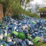 La controversia comenzó alrededor de las luminarias reemplazadas durante los procesos de modernización del alumbrado público de Bucaramanga. Parte de esos elementos terminó almacenada en las bodegas La Hormiga y Villas de San Ignacio, donde debían permanecer bajo custodia mientras se definía su destino - Foto: Revista Raya
