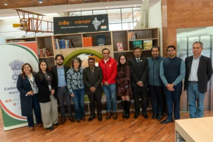 La iniciativa también representa una forma de diplomacia cultural, al utilizar una biblioteca pública como espacio de intercambio entre Colombia y otro país. En este caso, los libros funcionan como instrumentos para acercar a los usuarios de la red pública a una sociedad con una tradición histórica, religiosa y literaria distinta - Foto: Biblored