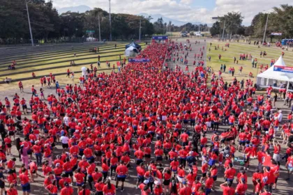 A escala internacional, la edición 2026 reunió a más de 170.000 participantes presenciales en 29 ciudades de 23 países. Santiago de Chile fue designada como ciudad anfitriona de la celebración global - Foto: Prensa Total
