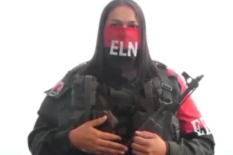 El material constituye una ampliación de las acusaciones formuladas por el ELN después del secuestro. En septiembre, la organización armada ya había afirmado que los policías realizaban actividades contra su estructura y que existían contactos entre integrantes de la Dijín y miembros del Frente 33 - Foto: Captura Vídeo