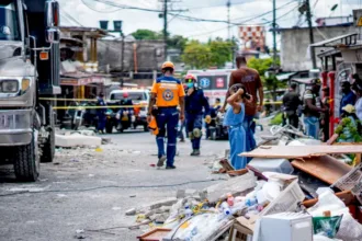El reportaje francés muestra, sin embargo, una realidad distinta en varias comunidades del Chocó. No plantea que ninguna ayuda haya llegado al departamento, pero sí documenta que personas damnificadas continuaban esperando apoyos específicos y soluciones de vivienda - Foto: UNFPA