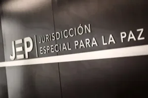 La JEP sostiene que quitarle $100.000 millones equivaldría a reducir en cerca de 62 % los recursos proyectados para 2027. Además, afirma que arrastra una desfinanciación acumulada de $84.663 millones. Estas cifras corresponden a la posición institucional de la jurisdicción frente a la propuesta y deben ser examinadas junto con la ejecución presupuestal y las obligaciones concretas que tendría que cubrir - Foto: JEP