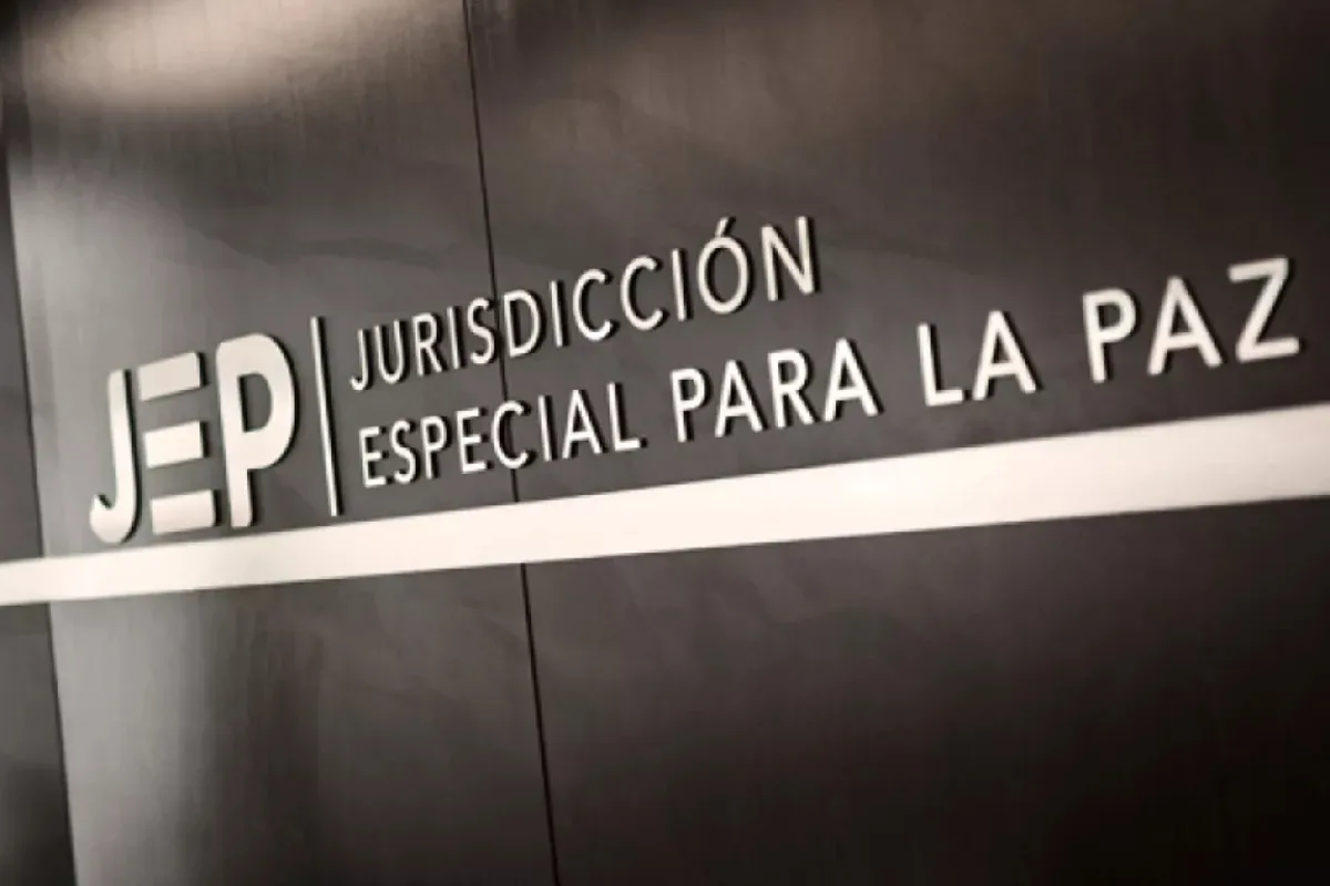 La JEP sostiene que quitarle $100.000 millones equivaldría a reducir en cerca de 62 % los recursos proyectados para 2027. Además, afirma que arrastra una desfinanciación acumulada de $84.663 millones. Estas cifras corresponden a la posición institucional de la jurisdicción frente a la propuesta y deben ser examinadas junto con la ejecución presupuestal y las obligaciones concretas que tendría que cubrir - Foto: JEP