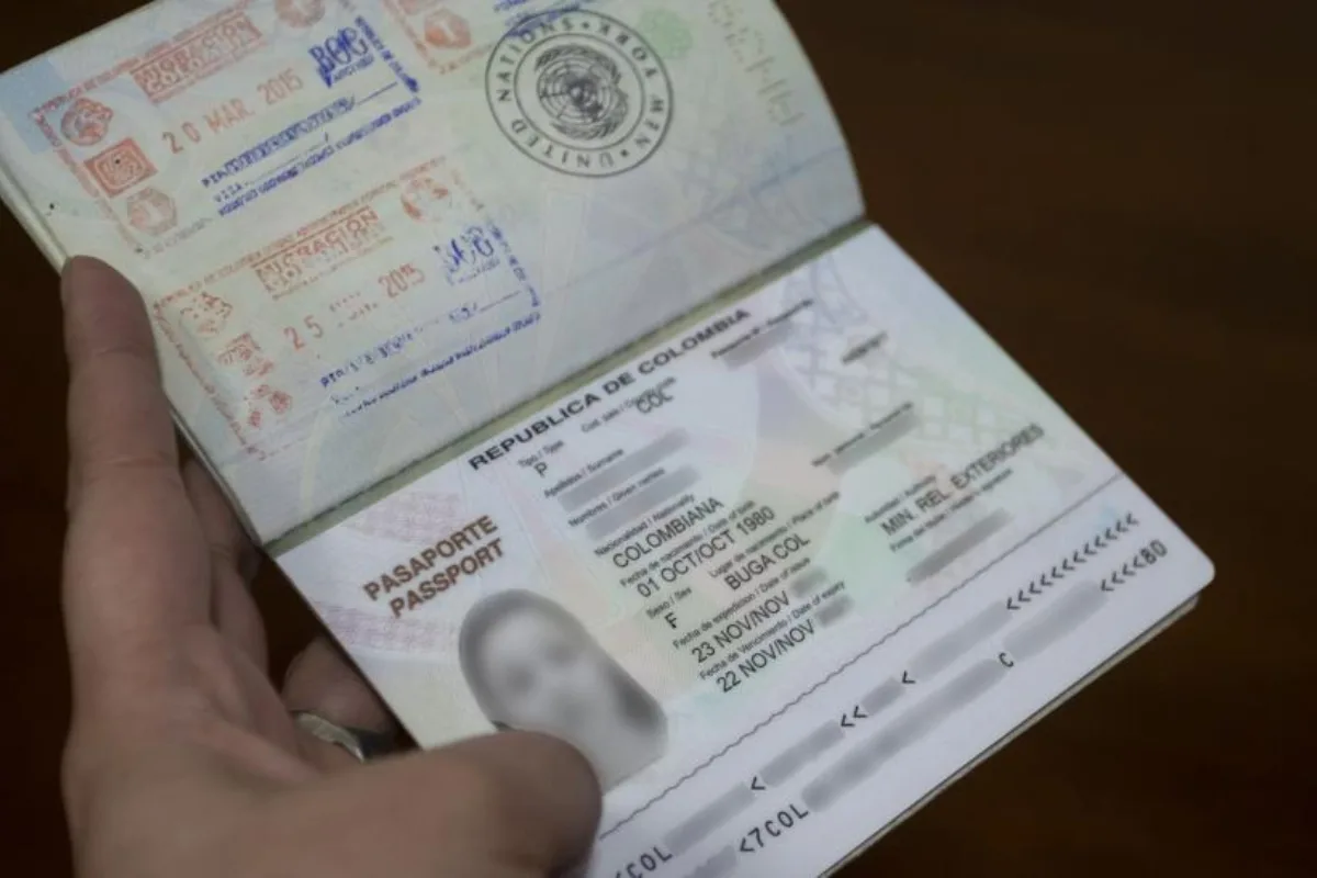 La Cancillería aseguró que, pese a la situación contractual, el servicio continúa con normalidad tanto en Colombia como en los consulados en el exterior. Las oficinas expedidoras mantienen su atención y las citas previamente asignadas continúan vigentes, sin que los ciudadanos deban realizar trámites adicionales - Foto: Redes Sociales