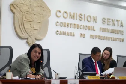 La ministra Paola Holguín ya había expuesto ante el Congreso las dificultades financieras que encontró al asumir el cargo. Durante un debate de control político en la Comisión Sexta de la Cámara, el 8 de septiembre, afirmó que el Ministerio estaba recibiendo reclamaciones por pagos pendientes y que existía un rezago en el PAC y en las cuentas provenientes de la administración anterior - Foto: Ministerio de las Culturas y las Artes