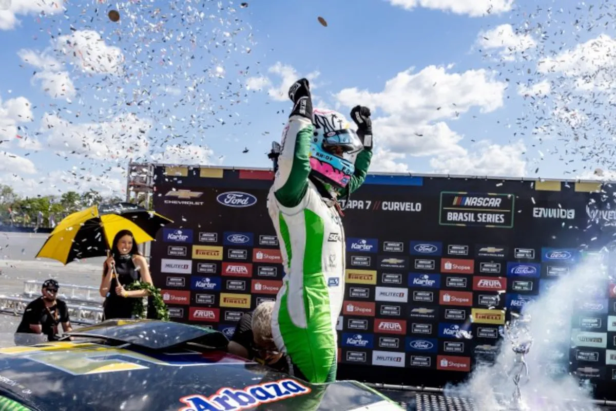 Al volante del Ford Mustang número 25 de Pole Motorsport by SG28, Calderón se impuso en una competencia en la que tuvo que defender durante buena parte de la prueba el primer lugar. La piloto, que compite en la categoría Challenge, terminó por delante de todos los participantes de la carrera - Foto: Nascar en Español