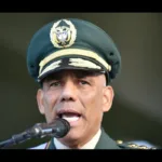 Zapateiro fue comandante del Ejército y actualmente enfrenta un proceso judicial por presunto acoso sexual contra dos mujeres que estuvieron vinculadas a las Fuerzas Militares. La Fiscalía le imputó cargos en mayo de 2026 y el general retirado no aceptó la acusación - Foto: Radio Nacional de Colombia