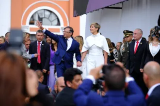 Los registros de Verónica del Socorro Alcocer García y Nicolás Fernando Petro Burgos también aparecen bajo el mismo programa. Las fichas oficiales identifican a Alcocer como colombiana y consignan a Nicolás Petro como ciudadano colombiano; ambas incluyen referencias que los relacionan con Gustavo Petro - Foto: Archivo/Presidencia
