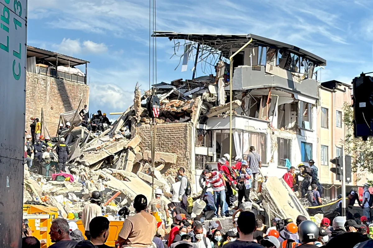 El Fondo Milagro fue presentado como una herramienta central para canalizar recursos hacia la reconstrucción de viviendas, la recuperación de infraestructura y la atención de las familias que perdieron sus hogares. Sin embargo, la información conocida hasta ahora muestra que su puesta en funcionamiento se ha extendido durante semanas - Foto: World Central Kitchen