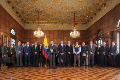 a medida busca mejorar la coordinación entre ministerios, establecer tiempos de revisión jurídica y verificar que las iniciativas cuenten con los soportes necesarios antes de llegar al Legislativo. Sin embargo, también abre interrogantes sobre la concentración de decisiones en la Presidencia, los posibles retrasos en la agenda gubernamental y los límites legales de los controles administrativos - Foto: Presidencia