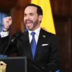 Los reparos a la intervención del 25 de octubre se suman a observaciones realizadas en informes anteriores. Según los reportes recopilados por medios de comunicación, en cinco de las siete alocuciones examinadas durante el Gobierno de De la Espriella se identificaron desviaciones frente a los temas anunciados previamente por la Presidencia - Foto: Presidencia