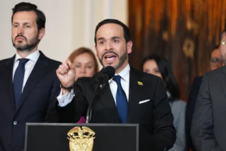 “He citado a la señora ministra de Minas y Energía luego de enterarme del aumento del precio de la gasolina”, dijo el mandatario al anunciar la decisión. Después informó que había pedido revertir el incremento correspondiente a octubre - Foto: Presidencia