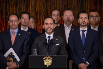 Uno de los principales riesgos políticos es la concentración de poder en el Ejecutivo. Aunque sería el Congreso el que otorgaría las facultades, las decisiones concretas sobre qué instituciones fusionar, suprimir o reorganizar quedarían en manos del presidente, dentro de los límites que establezca la ley habilitante - Foto: Archivo/Presidencia