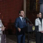 Sin embargo, el discurso fue más allá de una propuesta administrativa. El presidente anunció una confrontación explícita con determinadas corrientes culturales y académicas, a las que atribuyó una amenaza contra la identidad nacional y los valores tradicionales. «Desde aquí va a empezar esa contrarrevolución cultural», afirmó al presentar su visión ante los funcionarios del sector - Foto: Presidencia