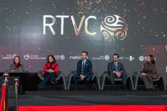 En el lanzamiento, el presidente sostuvo que la televisión pública no debe estar al servicio del mandatario de turno, de un partido ni de una sola manera de pensar. Aseguró que los contenidos deben representar tanto a quienes respaldan al Gobierno como a quienes están en la oposición. También anunció una programación centrada en historia, producción nacional, contenidos infantiles y juveniles, deporte, cine, cultura y memoria audiovisual - Foto: Presidencia