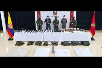 El balance oficial fue de cuatro personas muertas, entre ellas la adolescente de 16 años. Durante la entrada terrestre posterior al ataque, tres militares resultaron heridos por la detonación de una mina, de acuerdo con los reportes publicados sobre la operación - Foto: Ejército Nacional