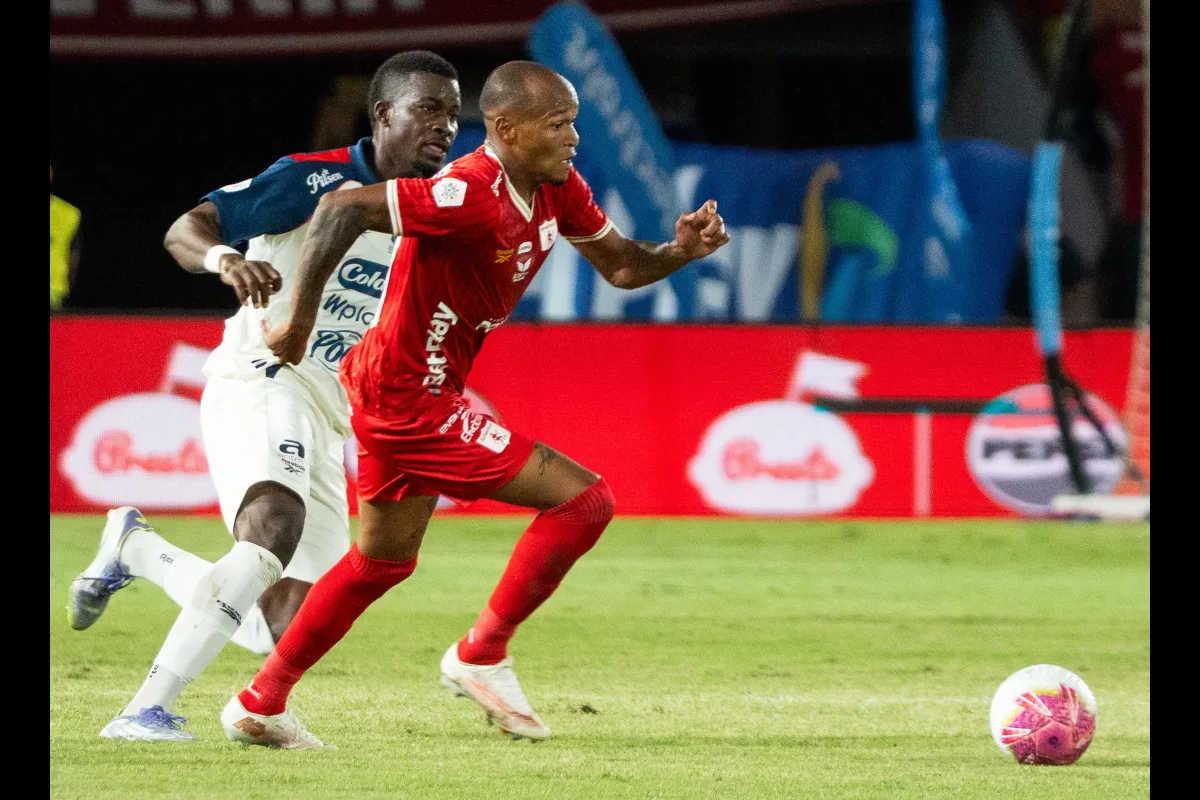 El último resultado incluido en el balance fue la derrota 2-1 de América de Cali ante Independiente Medellín en el estadio Pascual Guerrero. Luis Quiñónes puso en ventaja al América al minuto 6, pero Luis Escorcia empató para el Medellín al 23. América quedó sin un jugador en el minuto 46, con la expulsión de Danny Rosero. Carlos González marcó el gol de la victoria visitante al 83 y dejó al equipo escarlata sin puntos en casa - Foto: América de Cali