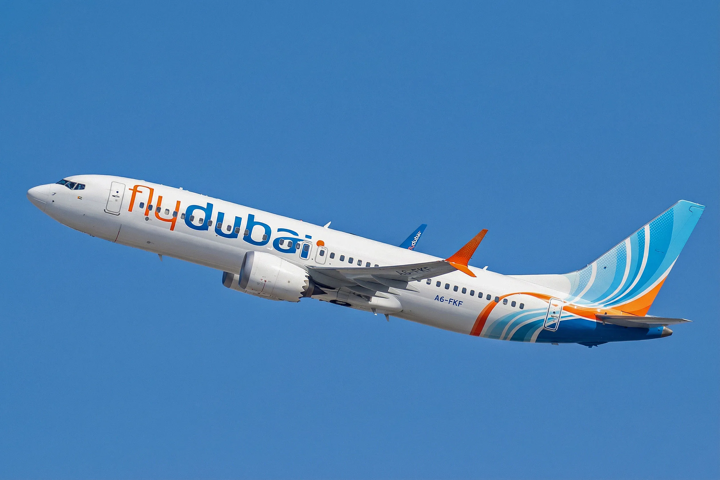 El Boeing 737 había despegado del Aeropuerto Internacional de Dubái con destino al aeropuerto Ben Gurion, en Israel. A bordo viajaban 174 pasajeros y ocho integrantes de la tripulación, según las autoridades saudíes - Foto: UB-TY144