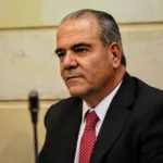 Carlos Felipe Mejía, exsenador del Centro Democrático, fue anunciado como embajador en España a finales de julio de 2026. La solicitud de beneplácito habría sido presentada a mediados de agosto, pero el Gobierno de Pedro Sánchez no había comunicado públicamente una decisión al cierre de la información consultada - Foto: Sitio Web Carlos Felipe Mejía