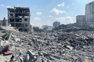 El balance humano es difícil de dimensionar incluso tres años después. La Oficina de Naciones Unidas para la Coordinación de Asuntos Humanitarios, OCHA, reporta las cifras del Ministerio de Salud de Gaza; a finales de septiembre, ese registro superaba los 73.000 palestinos muertos desde octubre de 2023 - Foto: Archivo/WAFA