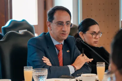 Restrepo calificó de “estúpida o ideológica” la teoría del decrecimiento defendida por Petro y sostuvo que esa visión no tendría lugar en el nuevo Gobierno - Foto: Archivo/Vicepresidencia