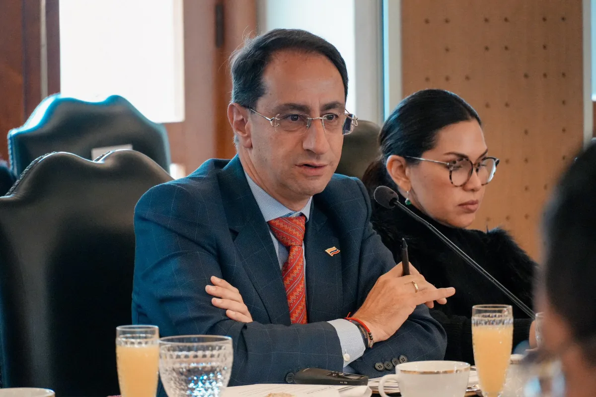 Restrepo calificó de “estúpida o ideológica” la teoría del decrecimiento defendida por Petro y sostuvo que esa visión no tendría lugar en el nuevo Gobierno - Foto: Archivo/Vicepresidencia
