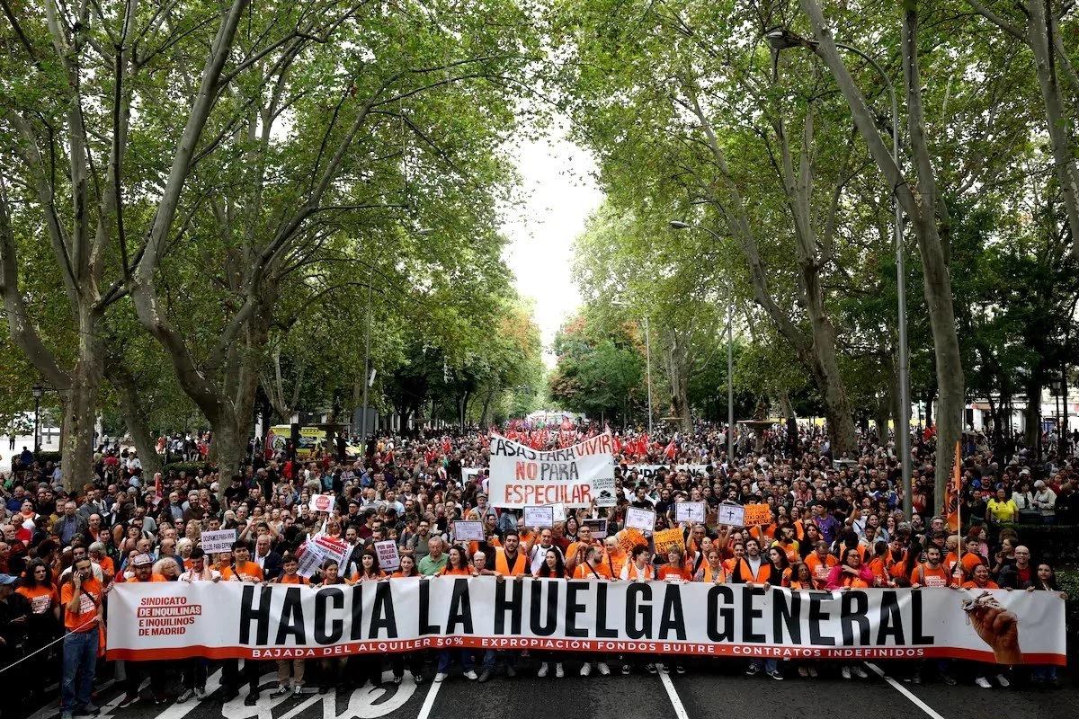 El problema es particularmente visible en las grandes ciudades, donde el crecimiento de los precios ha coincidido con una oferta limitada de vivienda asequible. Madrid y Barcelona se encuentran entre los mercados donde la presión sobre los hogares ha adquirido mayor dimensión - Foto: X/ @UpsideSiteDown