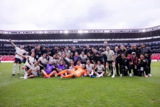 Para Corinthians, en cambio, la victoria confirmó su condición de candidato y le permitió avanzar a la instancia definitiva del certamen. El equipo brasileño volvió a demostrar su capacidad para reaccionar después de recibir un gol y resolver un compromiso exigente frente a un rival que intentó mantenerse en la pelea hasta el final - Foto: Copa Libertadores Femenina