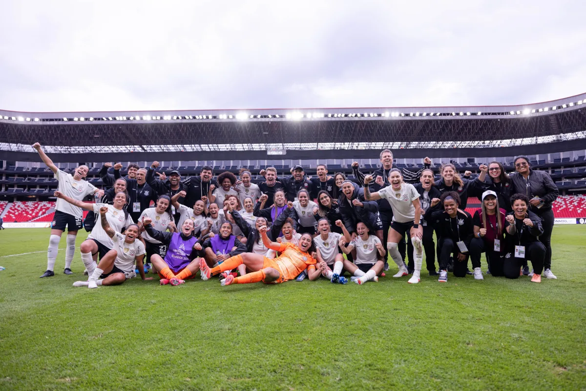 Para Corinthians, en cambio, la victoria confirmó su condición de candidato y le permitió avanzar a la instancia definitiva del certamen. El equipo brasileño volvió a demostrar su capacidad para reaccionar después de recibir un gol y resolver un compromiso exigente frente a un rival que intentó mantenerse en la pelea hasta el final - Foto: Copa Libertadores Femenina