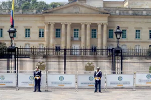 A diferencia del primer manifiesto, elaborado durante la campaña electoral, esta declaración tiene como principal destinatario al Gobierno que asumió el poder en agosto. Los autores ya no formulan únicamente acuerdos generales, sino que examinan decisiones, discursos y actuaciones concretas de la nueva administración - Foto: Archivo/Ronald Cano