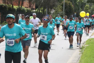 Uno de los componentes centrales del plan será la iniciativa “Runner salva Runner”, desarrollada con el acompañamiento de LaCardio. Corredores capacitados y certificados en reanimación cardiopulmonar (RCP), identificados con globos blancos, recorrerán el circuito para actuar como primera línea de respuesta ante una eventual emergencia, mientras se activa el protocolo de atención profesional - Foto: Archivo/Ronald Cano