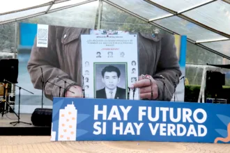 La Comisión de la Verdad, presidida por el sacerdote jesuita Francisco de Roux, escuchó cerca de 30.000 testimonios de víctimas, integrantes de las Fuerzas Armadas, miembros de grupos armados ilegales, políticos, empresarios y expresidentes. El informe resultante abordó las dinámicas de un conflicto de más de medio siglo y sus consecuencias, particularmente sobre las comunidades rurales, indígenas y afrodescendientes - Foto: Archivo/Ronald Cano