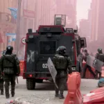 La posible vulneración del principio de proporcionalidad constituye otro frente de discusión. Una norma podría ser cuestionada si permite disolver una manifestación sin demostrar la gravedad de la situación, sin diferenciar entre participantes pacíficos y responsables de hechos violentos o sin considerar alternativas menos restrictivas - Foto: Archivo/Ronald Cano