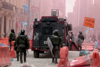La posible vulneración del principio de proporcionalidad constituye otro frente de discusión. Una norma podría ser cuestionada si permite disolver una manifestación sin demostrar la gravedad de la situación, sin diferenciar entre participantes pacíficos y responsables de hechos violentos o sin considerar alternativas menos restrictivas - Foto: Archivo/Ronald Cano
