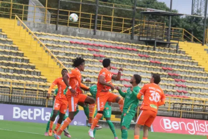 La definición del segundo semestre también tendrá consecuencias en la pelea por el ascenso. El campeón del Torneo BetPlay 2026-II se enfrentará a Envigado, ganador del primer campeonato del año, en la final que determinará uno de los cupos para jugar en la máxima categoría del fútbol colombiano - Foto: Archivo/Ronald Cano