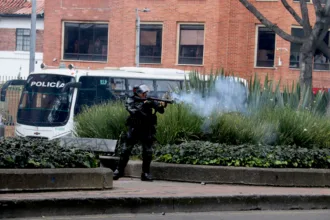 Sin embargo, la ONU considera que el alcance de algunos criterios incluidos en la norma puede dejar demasiado margen de interpretación a las autoridades encargadas de intervenir en las calles. La preocupación no consiste en que toda actuación policial vaya a ser abusiva, sino en que determinadas disposiciones puedan facilitar decisiones desproporcionadas si no se aplican con límites claros - Foto: Archivo/Ronald Cano