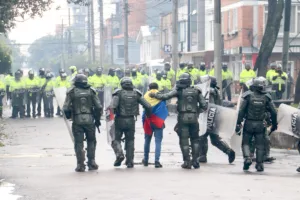 El segundo riesgo está relacionado con la propia definición de terrorismo. El borrador conocido hasta ahora habla de conductas individuales, grupales o colectivas que produzcan “miedo, pánico y zozobra” y generen riesgos, amenazas o impliquen violencia - Foto: Archivo/Ronald Cano