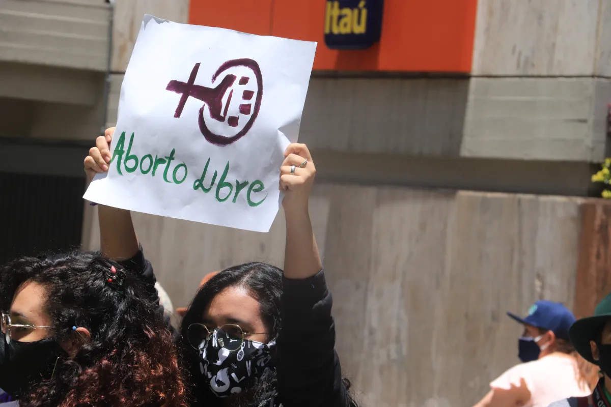 También podrían surgir dificultades en la prestación de servicios de salud. Si una eventual política derivada de la declaración generara barreras para acceder a procedimientos legalmente permitidos, las consecuencias podrían afectar especialmente a las mujeres con menos recursos económicos o que viven en zonas con menor disponibilidad de servicios especializados - Foto: Archivo/Ronald Cano