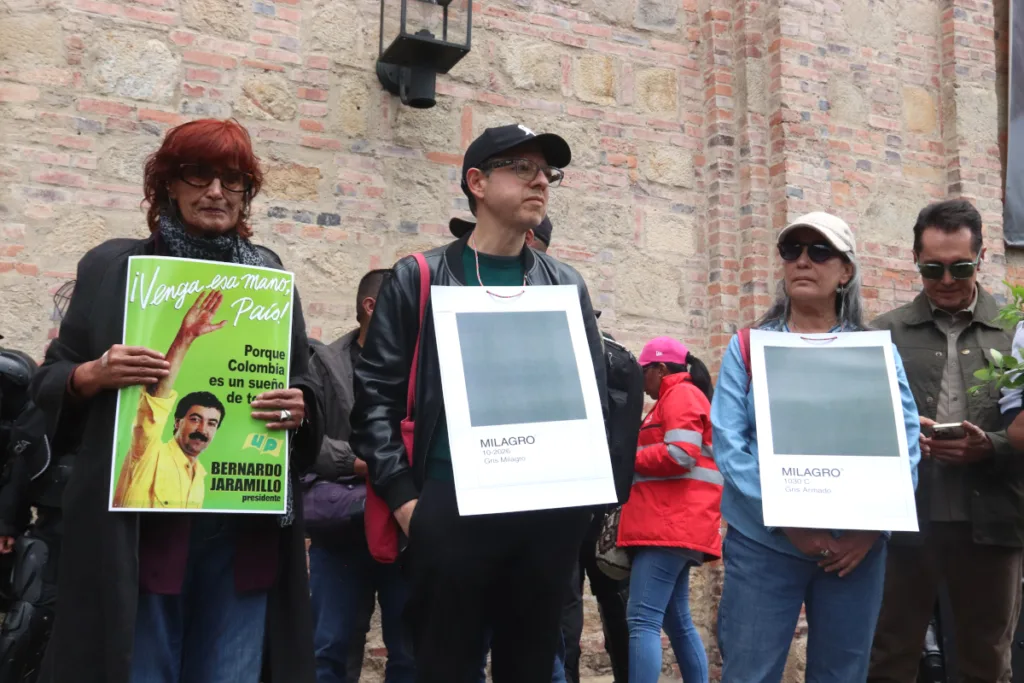 Entre los asistentes estuvieron los exministros Juan David Correa y Antonio Sanguino, las exministras Susana Muhamad y Patricia Ariza, y las exsenadoras Ángela María Robledo y María José Pizarro, hija del candidato presidencial Carlos Pizarro Leongómez, asesinado en 1990 - Foto: Ronald Cano