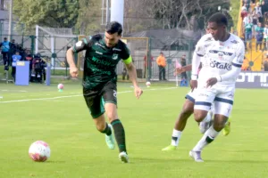 El resultado prolongó la racha sin victorias de los Amix, que no ganan desde el 8 de agosto, cuando derrotaron a Cúcuta Deportivo en el estadio de Techo. El equipo bogotano tampoco ha conseguido convertir su localía en una ventaja suficiente para salir de la zona baja de la clasificación - Foto: Ronald Cano