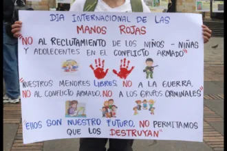 l Gobierno deberá explicar por qué considera necesario flexibilizar las restricciones a los beneficios judiciales y cómo garantizará que estos no se conviertan en una ventaja desproporcionada para los responsables. También será relevante establecer qué mecanismos de verificación permitirán comprobar la entrega de menores, la contribución efectiva a la verdad y el cumplimiento de las obligaciones de reparación - Foto: Archivo/Ronald Cano