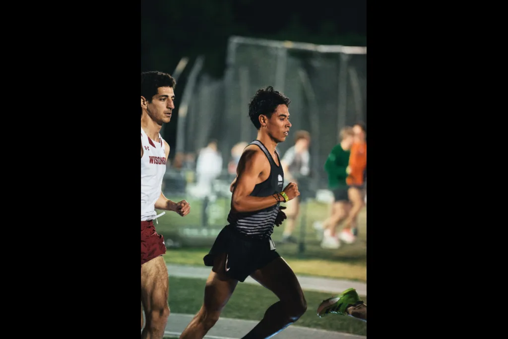 El colombiano, quien representa a la California Baptist University (CBU), completó los 8 kilómetros con un tiempo de 24:14.8, en una prueba marcada por la estrecha diferencia entre los corredores que ocuparon los primeros lugares - Foto: Equipo Porvenir