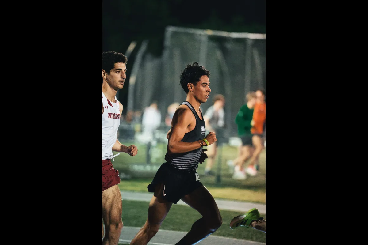 El colombiano, quien representa a la California Baptist University (CBU), completó los 8 kilómetros con un tiempo de 24:14.8, en una prueba marcada por la estrecha diferencia entre los corredores que ocuparon los primeros lugares - Foto: Equipo Porvenir