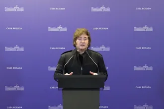 El presidente argentino ha convertido la discusión sobre la regulación de la inteligencia artificial en una nueva extensión de su programa de libertad económica. En septiembre, durante una intervención en Nueva York, Milei sostuvo que Argentina no pondrá un “cepo” a la inteligencia artificial y defendió que el mercado encuentre sus propias soluciones frente a los riesgos de esta tecnología - Foto: Casa Rosada