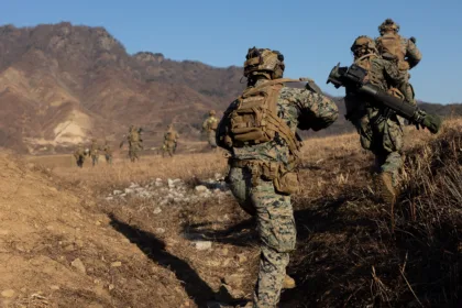 Según la información oficial, el ejercicio busca fortalecer la interoperabilidad, la coordinación y las capacidades operacionales de las fuerzas militares colombianas y estadounidenses. Las actividades estarán orientadas a combatir el narcotráfico y la minería ilegal, responder a amenazas relacionadas con sistemas aéreos no tripulados y mejorar los procedimientos de evacuación médica en escenarios militares - Foto: Archivo/U.S. Marines
