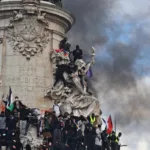 En París, las autoridades establecieron un toque de queda entre las 23:00 y las 6:00 en la plaza de la República y determinados accesos al sector comercial de Les Halles. La restricción busca limitar la circulación durante la noche en zonas consideradas sensibles tras los disturbios - Foto: FreCha