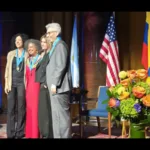 Coronell comparte el reconocimiento de 2026 con la periodista y escritora argentina Leila Guerriero, Kate Linthicum, del diario estadounidense Los Angeles Times, y Luz Mely Reyes, cofundadora del medio venezolano Efecto Cocuyo. Los cuatro recibieron la medalla de oro por su trabajo periodístico sobre las Américas - Foto: Reporte Coronell