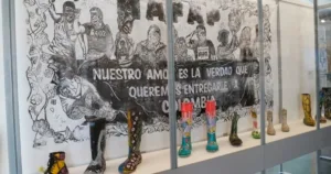 Frente a esa situación, el Centro de Memoria, Paz y Reconciliación puso a disposición ‘Terca Esperanza’, una exposición permanente que reúne objetos, archivos, fotografías y materiales audiovisuales relacionados con el conflicto armado, las víctimas y las experiencias de resistencia - Foto: CMPR
